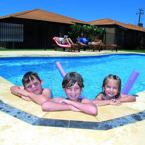 Geraldton's Ocean West Holiday Units & Short Stay Accommodation - Tourism Cairns 3
