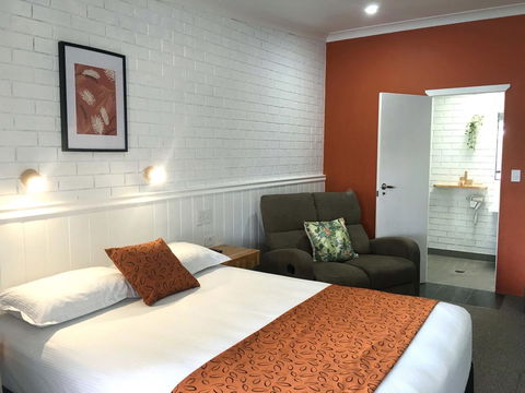Gin Gin Village Motor Inn Motel - Tourism Cairns 1