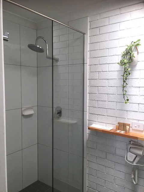 Gin Gin Village Motor Inn Motel - Tourism Cairns 3