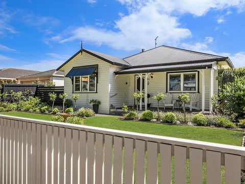 Gipps Getaway - Tourism Cairns 0