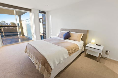 Gippsland Lakehouse A - Canal Frontage - Tourism Cairns 3