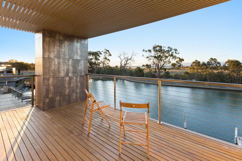 Gippsland Lakehouse A - Canal Frontage - Tourism Cairns 2