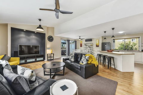 Glen River House - Tourism Cairns 2