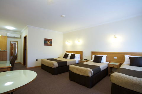 Golden Grain Motor Inn - Tourism Cairns 1