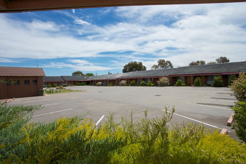 Golden Grain Motor Inn - Tourism Cairns 3