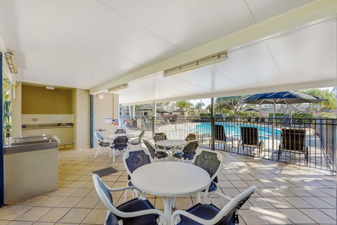 Golden Riviera Absolute Beachfront Resort - Tourism Cairns 1