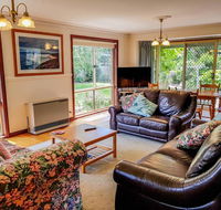 GUMS  ROSES - Family home in the heart of town. - Tourism Cairns