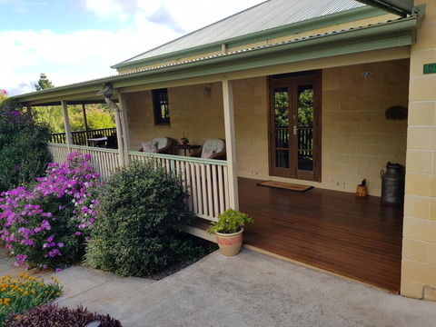 Gumtree House Montville - Tourism Cairns 0