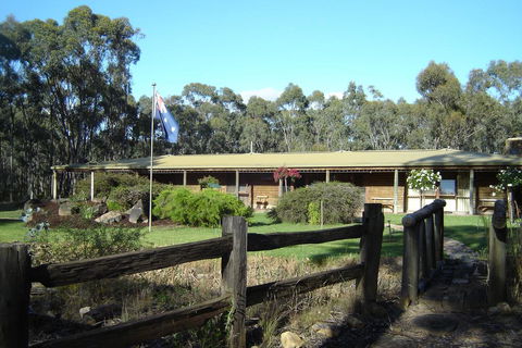 Gunyah Valley Retreat - Tourism Cairns 0
