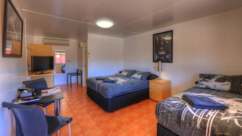 Halls Creek Motel - Tourism Cairns 2