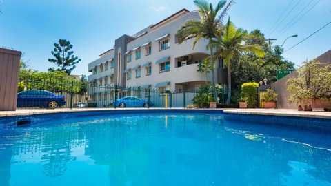 Hampton Court Apartments - Tourism Cairns 0