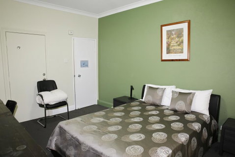 Hampton Court Apartments - Tourism Cairns 1