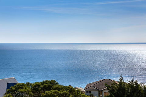 Hampton's Retreat Family Friendly, Water Views, Close To Beach With Heated Pool - Tourism Cairns 1
