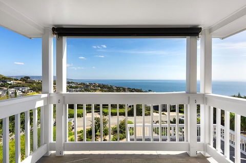 Hampton's Retreat Family Friendly, Water Views, Close To Beach With Heated Pool - Tourism Cairns 2