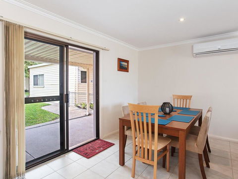 Happy Tails' , 55 Pantowora Street - Pet Friendly, Air Conditioned - Tourism Cairns 2