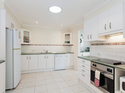 Happy Tails' , 55 Pantowora Street - Pet Friendly, Air Conditioned - Tourism Cairns 0