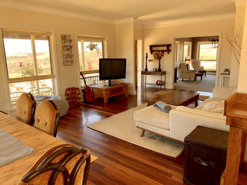 Harry Scotts Farmhouse At Vineyard - Tourism Cairns 3
