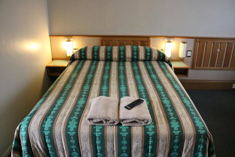 Hermitage Motel - Tourism Cairns 1