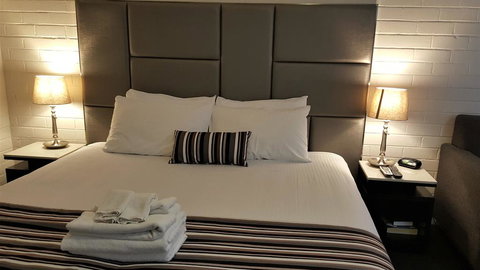 Hibiscus Lakeside Motel - Tourism Cairns 3