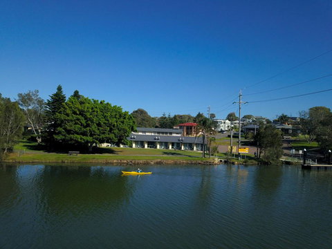 Hibiscus Lakeside Motel - Tourism Cairns 0
