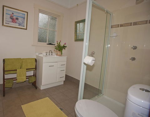 Hillside Cottage - Tourism Cairns 2