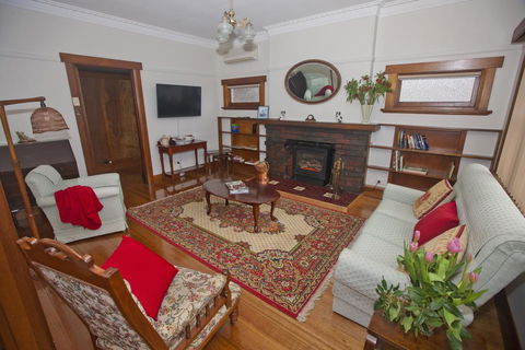 Hillside Cottage - Tourism Cairns 1