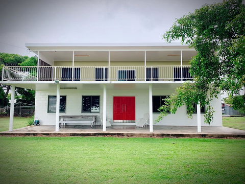Holiday Rental - Huge House With Beach Views - Tourism Cairns 0