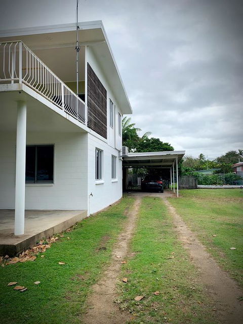 Holiday Rental - Huge House With Beach Views - Tourism Cairns 3