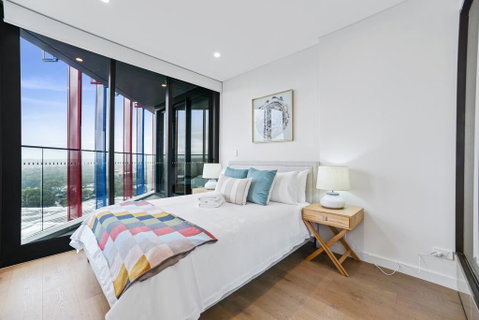 HomeHotel-Luxury Home, High Rise With View. - Tourism Cairns 0