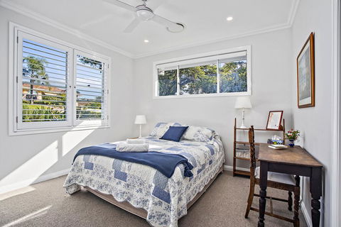 Jetty Splendour Guest Bedroom With Bathroom En-suite B'nB - Tourism Cairns 0