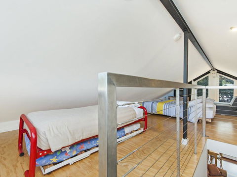 JOHANSSON'S PERCH COTTAGE - Tourism Cairns 1