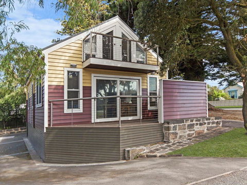 JOHANSSON'S PERCH COTTAGE - Tourism Cairns 3