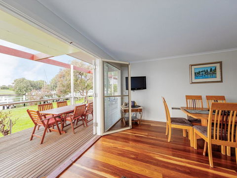 JOHANSSON'S PERCH No. 1 - Tourism Cairns 1