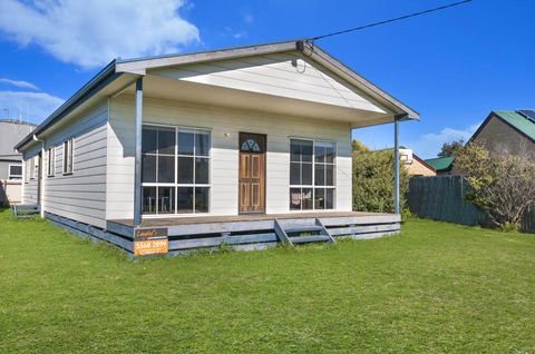 Julieanne - South Beach Home Made For Families - Tourism Cairns 0