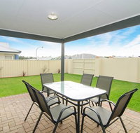 Kangaroo Retreat - Tourism Cairns