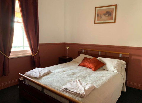 Kellys Top Pub - Tourism Cairns 1