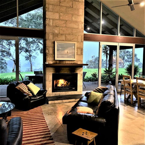 Kenwood Bank Vineyard Retreat - Tourism Cairns 0