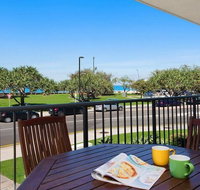Kings Beach Ocean Front Views Private Balcony overlooking Kings Beach - Tourism Cairns