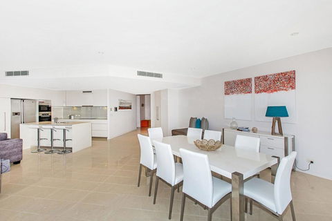 KINGSCLIFF OCEAN FRONT TERRACE 4 - Tourism Cairns 3