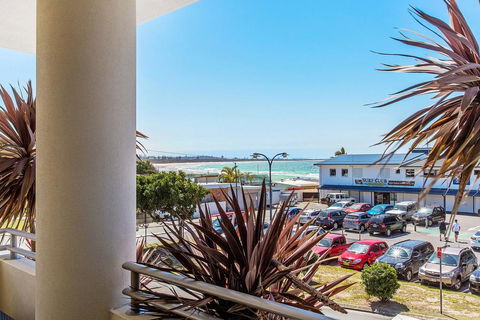 KINGSCLIFF OCEAN FRONT TERRACE 4 - Tourism Cairns 1