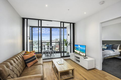 KOZYGURU FORTITUDE VALLEY 2 BED DESIGNER APT + FREE PARKING QFV179-803 - Tourism Cairns 0