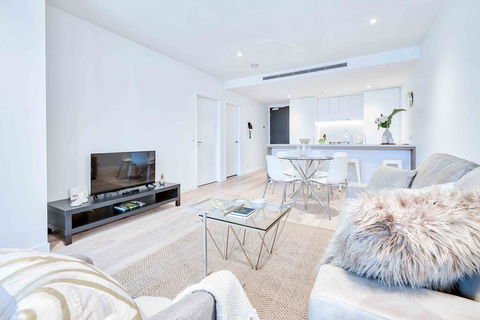 KOZYGURU FORTITUDE VALLEY HIGH LEVEL 2 BED APT + FREE PARKING QFV179-2612 - Tourism Cairns 2