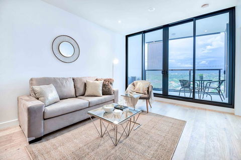 KOZYGURU FORTITUDE VALLEY HIGH LEVEL 2 BED APT + FREE PARKING QFV179-2612 - Tourism Cairns 0