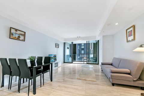 KOZYGURU HAYMARKET SYDNEY CITY VIEW 2 BED STUNNING APT NHA178-1206 - Tourism Cairns 3