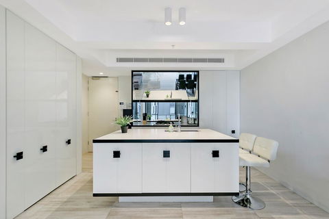 KOZYGURU HAYMARKET SYDNEY CITY VIEW 2 BED STUNNING APT NHA178-1206 - Tourism Cairns 1