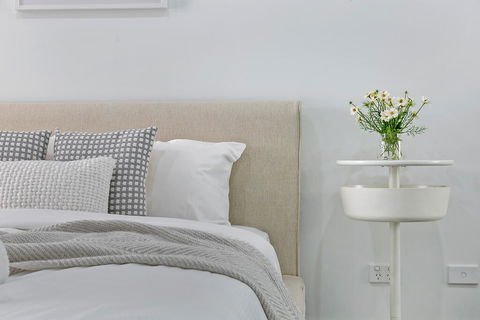 KOZYGURU MASCOT WALK TO STATION MODERN DESIGNER 2 BED APT FREE PARKING NMA260-312 - Tourism Cairns 1