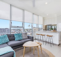 KOZYGURU NEWSTEAD DESIGNER 2 BED APT FREE PARKING POOL  GYM QNE088 - Tourism Cairns