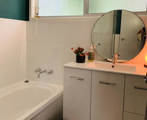 Kurrajong Heights Cottage - Tourism Cairns 1