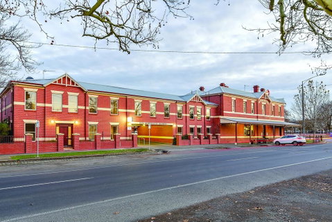 Lake Inn - Ballarat - Tourism Cairns 0