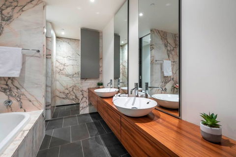 Lake Views, Central CBD Location//FREE WIFI+NETFLIX - Tourism Cairns 3